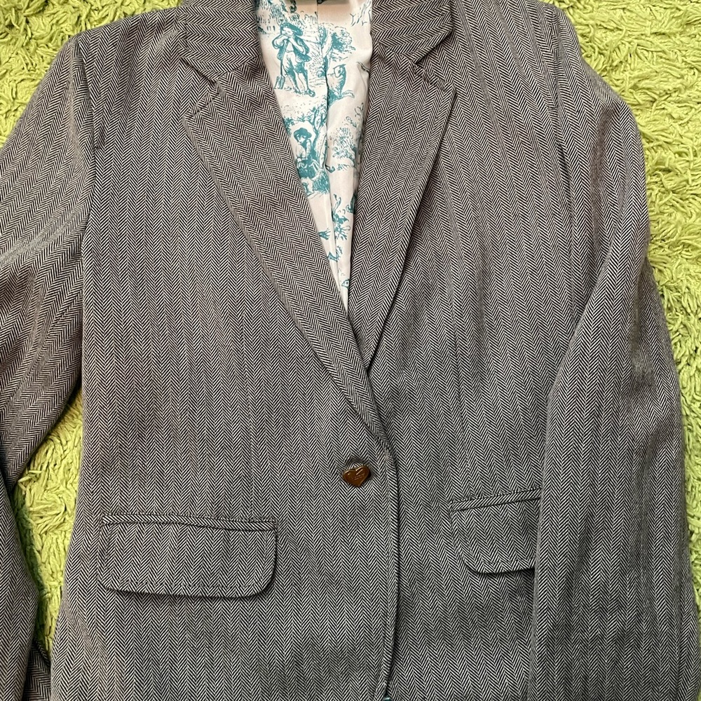 Princess Vera wang gray blazer decorative lining heart buttons